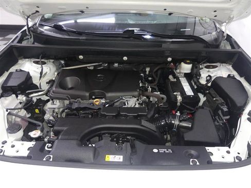 Used 2019 Toyota RAV4 XLE Premium image 12