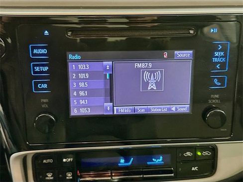 Used 2017 Toyota Corolla LE image 14