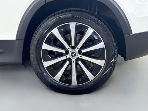 Used 2023 Mercedes-Benz GLB 250 4MATIC w/ Premium Package image 37