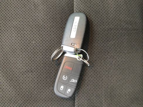 Used 2021 Jeep Grand Cherokee Laredo X image 32