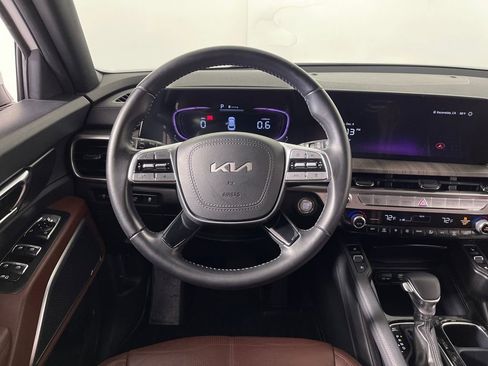 Used 2023 Kia Telluride EX w/ EX Captain's Chair Package image 16