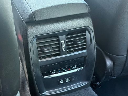 Used 2025 BMW 330i xDrive Sedan w/ Premium Package image 16