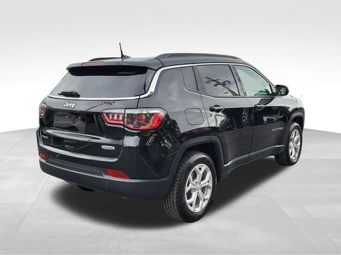Used 2024 Jeep Compass Latitude AWD/4WD image 4