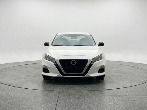 Used 2025 Nissan Altima 2.5 SV image 2
