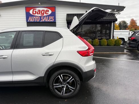 Used 2023 Volvo XC40 B5 Core AWD/4WD image 7