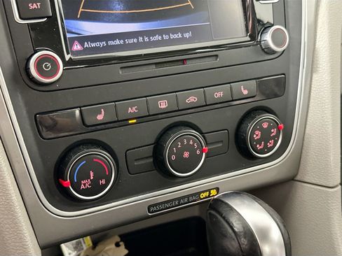 Used 2015 Volkswagen Passat 1.8T Limited Edition image 14