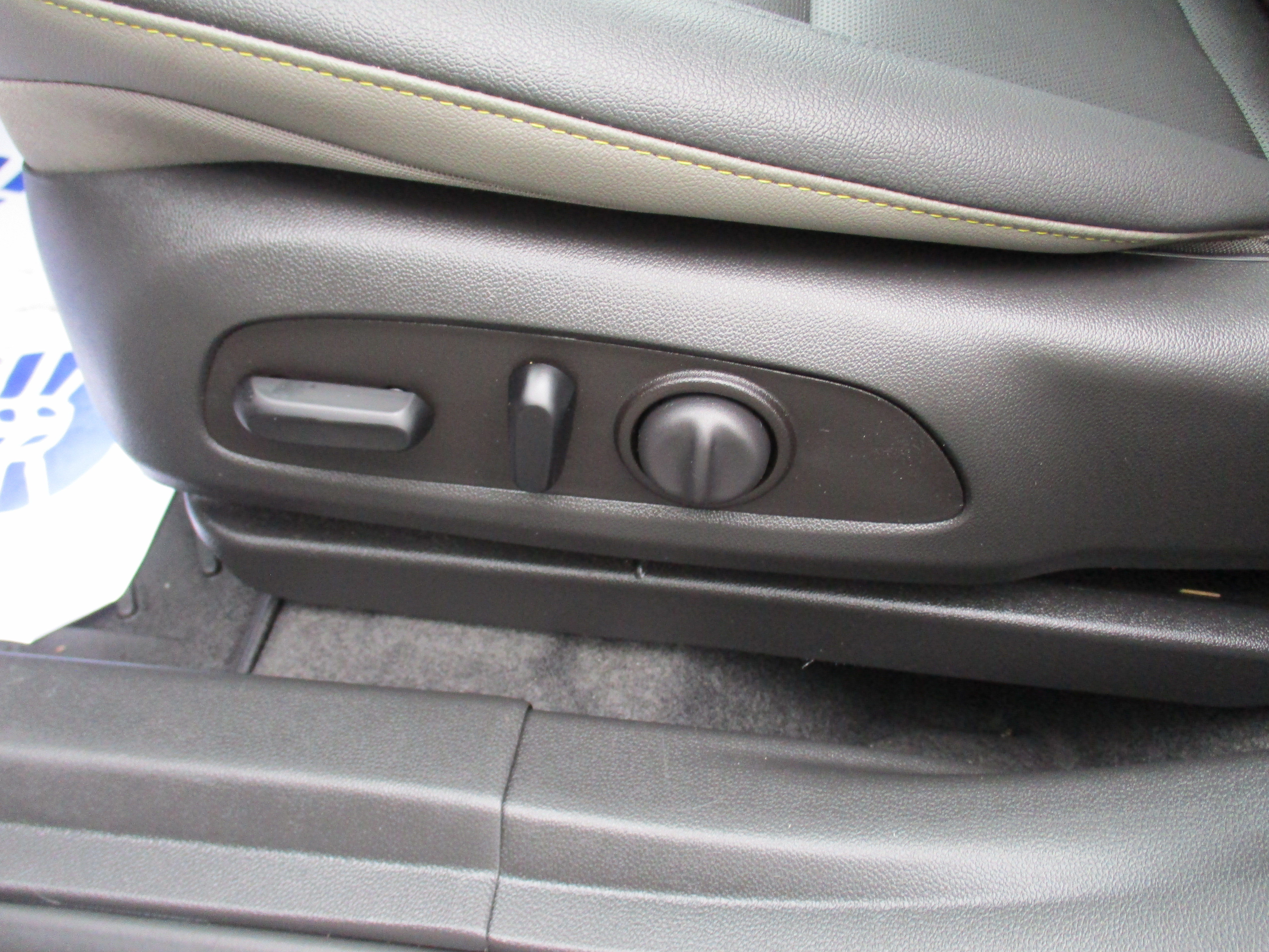 Used 2026 Chevrolet Trax ACTIV w/ Sunroof Package FWD image 17