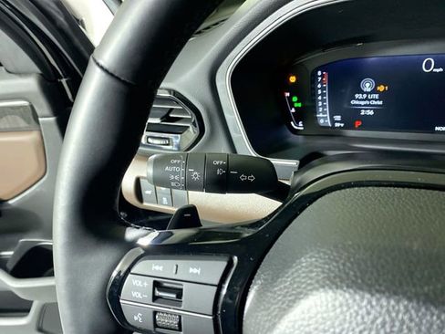 Used 2025 Honda Pilot Elite image 17