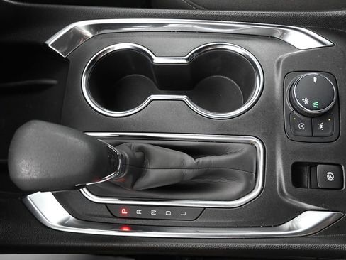 Used 2023 Chevrolet Traverse LT image 38