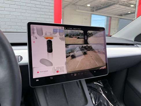 Used 2023 Tesla Model Y Long Range AWD/4WD image 29