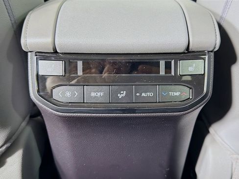 New 2026 Toyota Highlander Platinum image 20