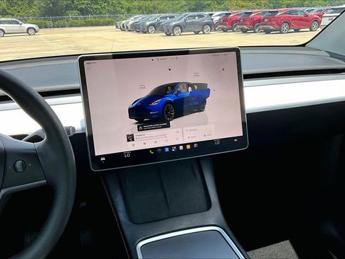 Used 2025 Tesla Model Y Long Range RWD image 6