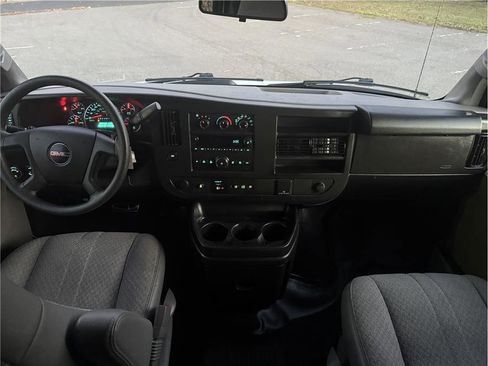 Used 2019 GMC Savana 3500 Extended image 10