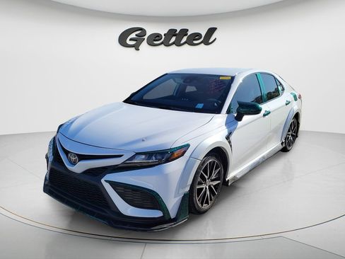 Used 2021 Toyota Camry SE image 1