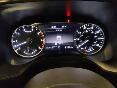 Used 2023 Nissan Rogue S image 23