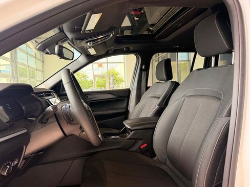 Used 2024 Jeep Grand Cherokee Laredo X w/ Luxury Tech Group I AWD/4WD image 10