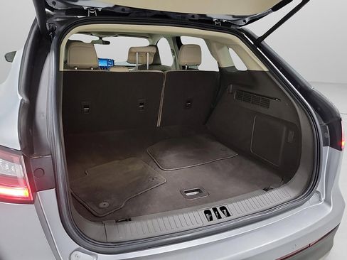 Used 2022 Lincoln Nautilus FWD w/ Premium Package image 7