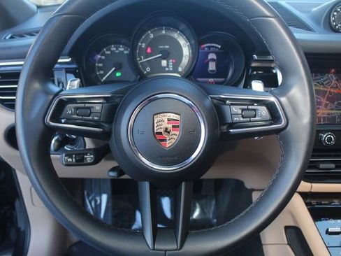 Certified 2025 Porsche Macan image 19