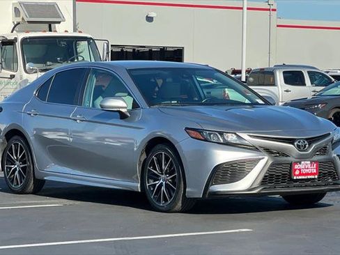 Certified 2022 Toyota Camry SE image 5