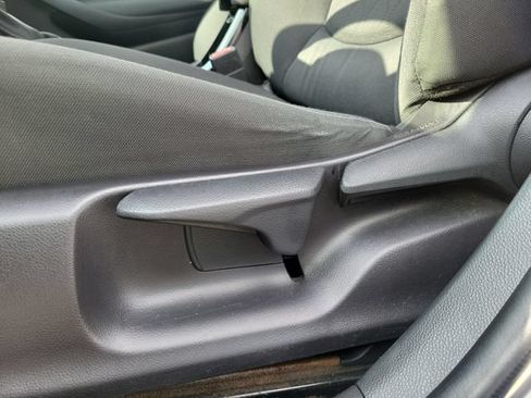 Used 2022 Toyota Corolla LE FWD image 17