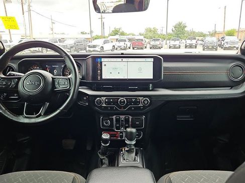 Used 2024 Jeep Gladiator Mojave w/ Technology Group AWD/4WD image 10