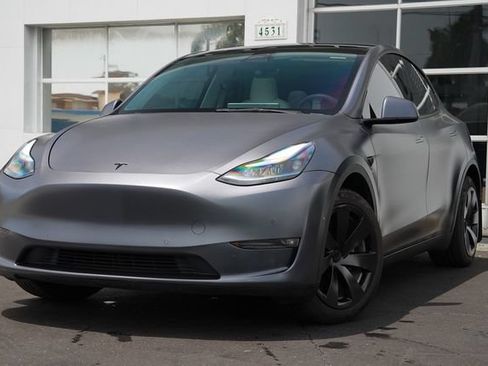 Used 2022 Tesla Model Y Long Range AWD/4WD image 1