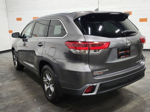Used 2018 Toyota Highlander Limited Platinum image 16