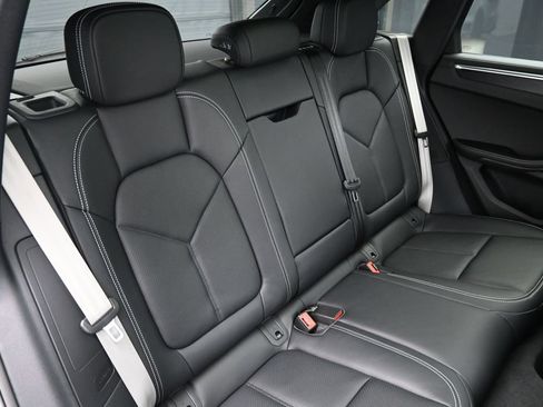 Certified 2025 Porsche Macan GTS AWD/4WD image 28