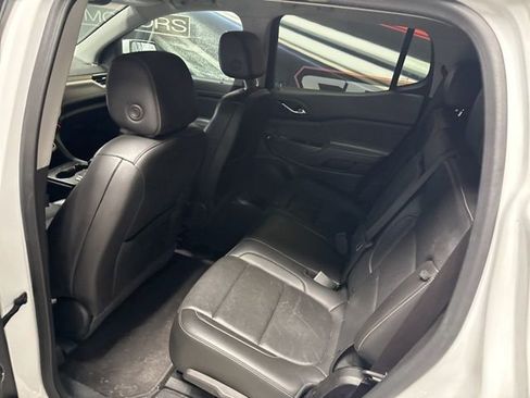 Used 2023 GMC Acadia SLT image 11