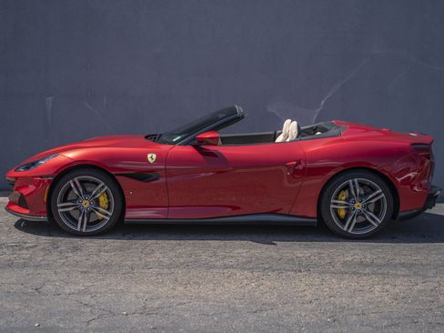 Used 2022 Ferrari Portofino M RWD image 2