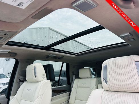 Used 2024 Cadillac Escalade Sport Platinum AWD/4WD image 4