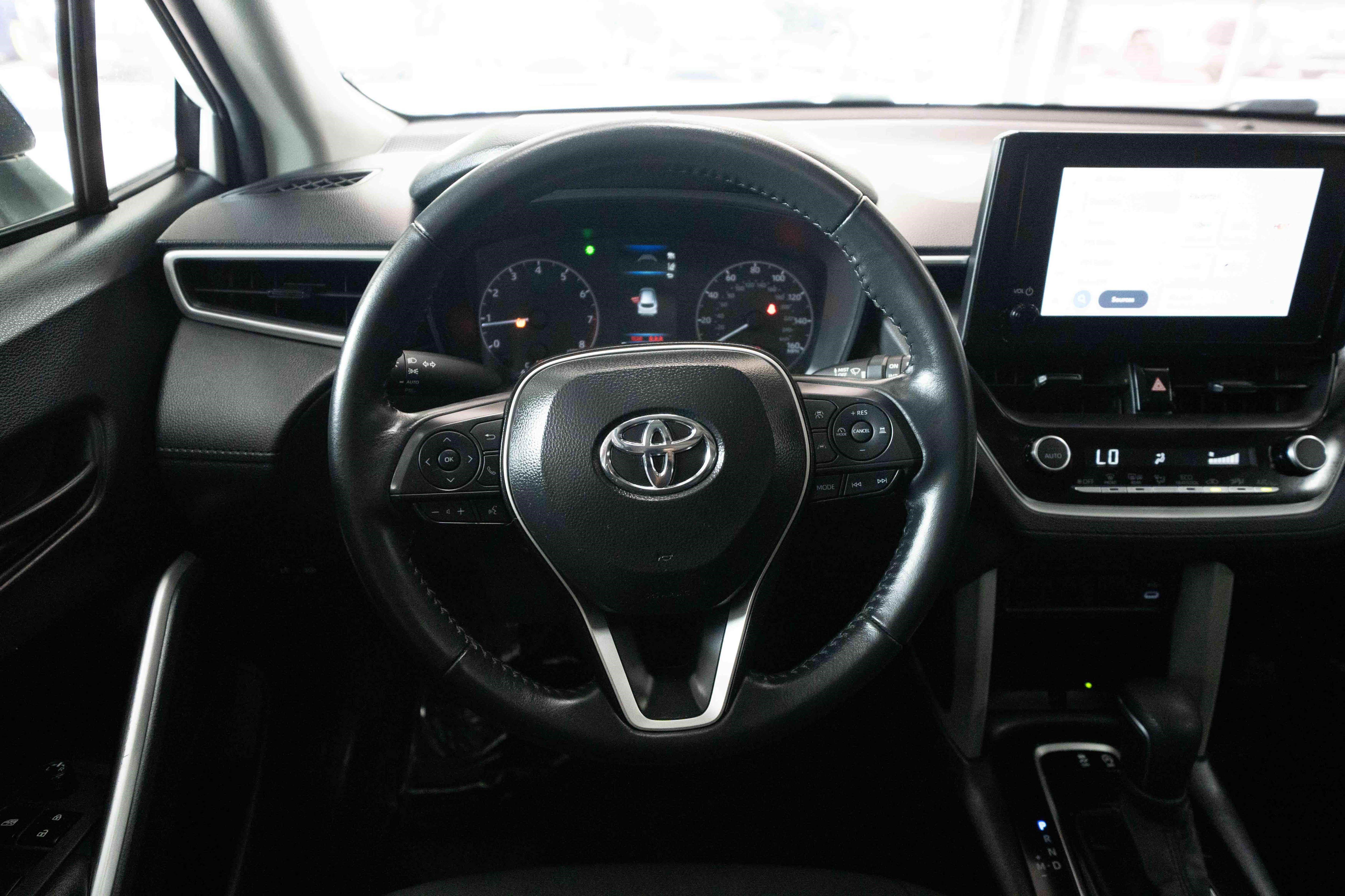 Used 2025 Toyota Corolla Cross LE w/ Moonroof Package AWD/4WD image 21