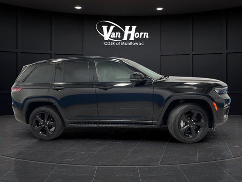 Used 2024 Jeep Grand Cherokee Limited w/ Luxury Tech Group II AWD/4WD image 8