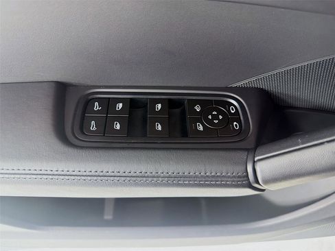 Used 2024 Porsche Cayenne Turbo GT AWD/4WD image 8