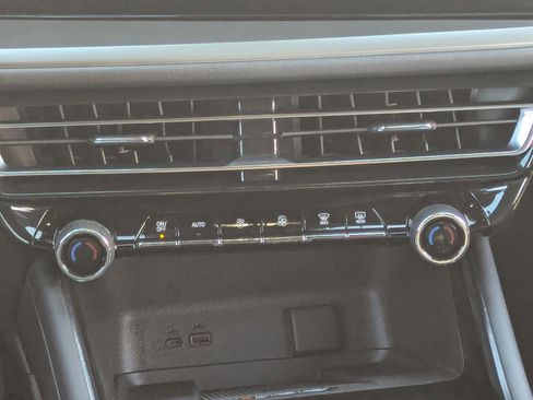 Certified 2025 Chevrolet Traverse LT image 21