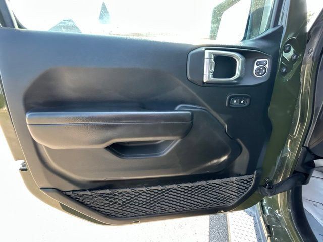 Used 2021 Jeep Wrangler Unlimited Rubicon w/ Dual Top Group AWD/4WD image 25