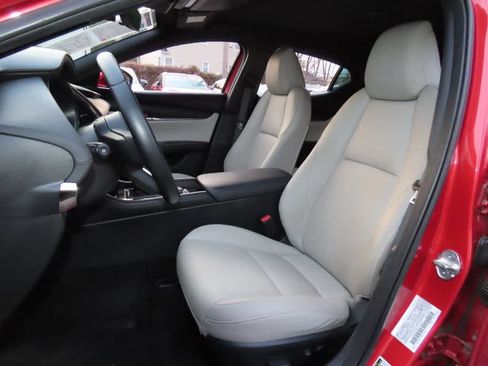 Used 2020 MAZDA MAZDA3 Hatchback w/ Preferred Package image 12