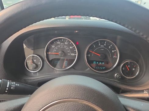 Used 2015 Jeep Wrangler Unlimited Sahara w/ Connectivity Group AWD/4WD image 28