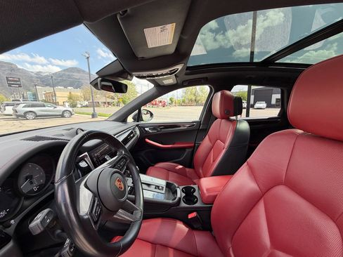 Used 2024 Porsche Macan S AWD/4WD image 22