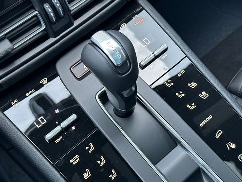 New 2026 Porsche Macan image 28