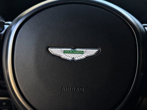 Used 2022 Aston Martin V8 Vantage Coupe RWD image 21