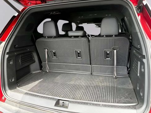 Used 2025 GMC Acadia Elevation w/ Elevation Premium Package FWD image 11