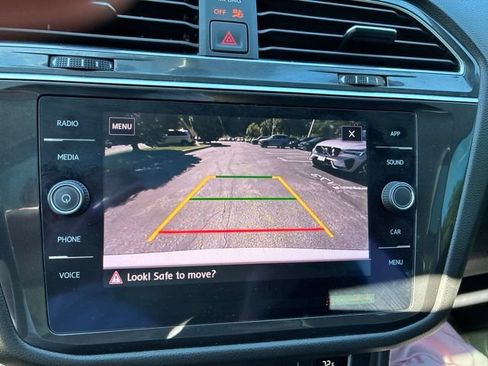Used 2019 Volkswagen Tiguan SE w/ Panoramic Sunroof Package AWD/4WD image 17