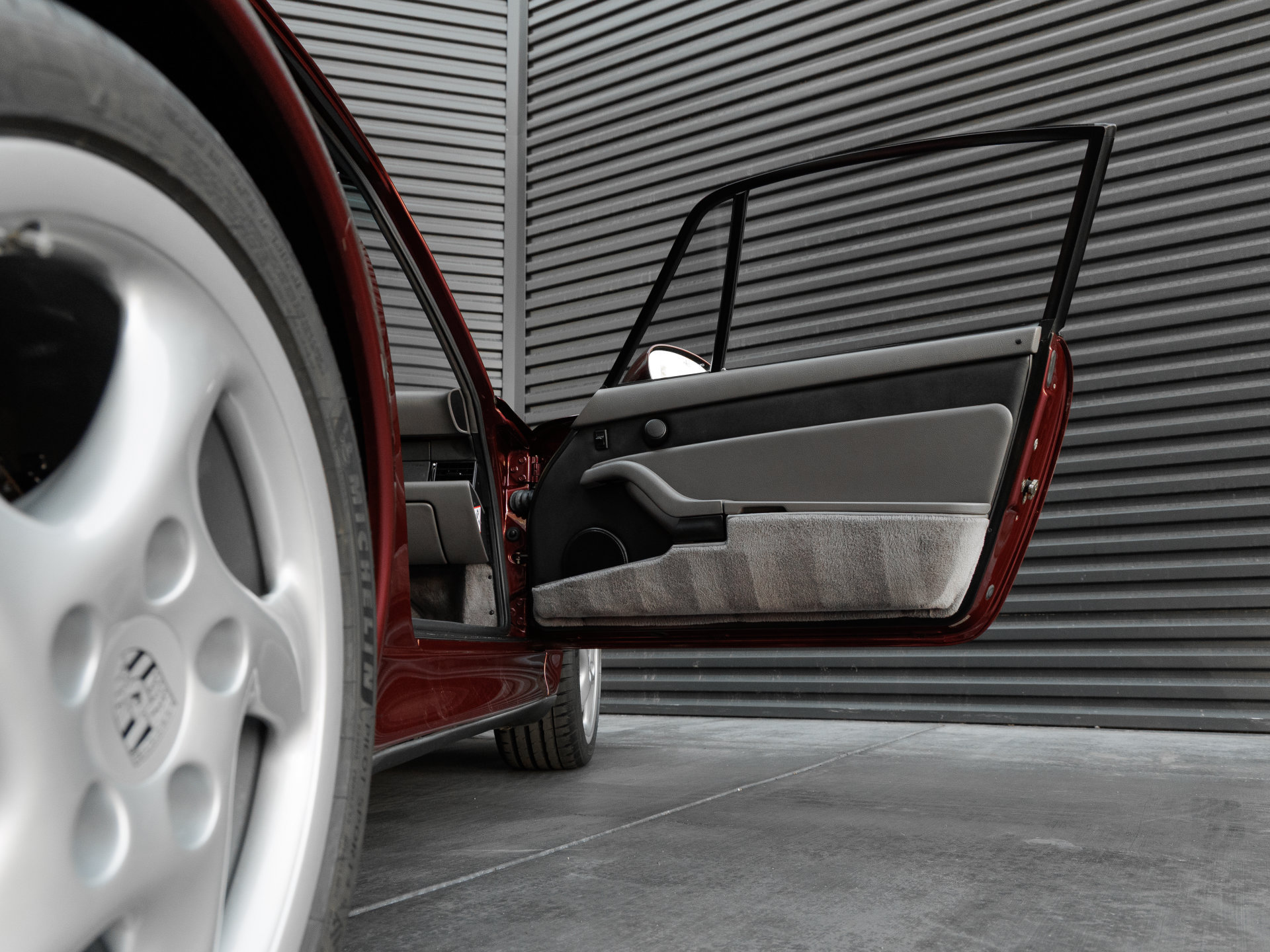 Used 1997 Porsche 911 Carrera S RWD image 40