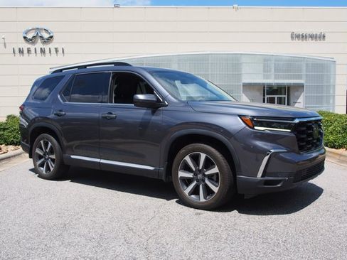 Used 2024 Honda Pilot Touring image 1