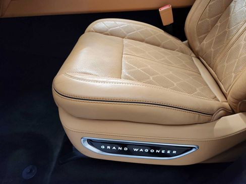 Used 2022 Jeep Grand Wagoneer Series III AWD/4WD image 47