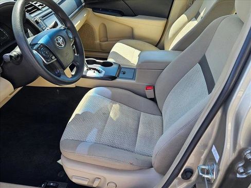 Used 2014 Toyota Camry LE FWD image 15