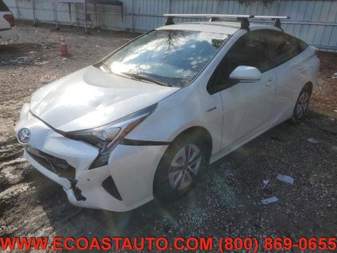 Used 2017 Toyota Prius Three image 1