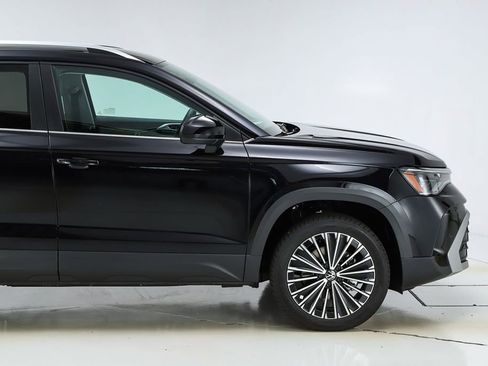 New 2026 Volkswagen Taos SE FWD image 49