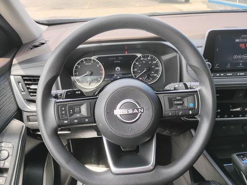 Used 2023 Nissan Rogue SV AWD/4WD image 9